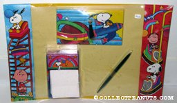 Peanuts Gang at Theme Park Desk Set