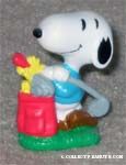 Snoopy playing Golf
